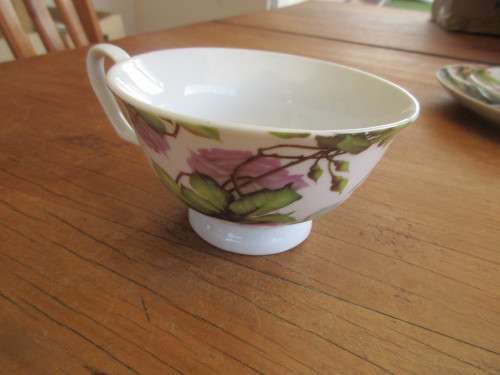 BEAUTIFUL SET OF SIX  ROSE CUPS ,SAUCERS AND SIDE PLATES (18 PIECES)