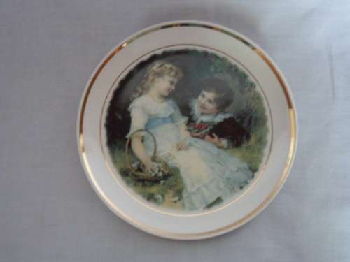 Continental - Pears Prints 'Sweethearts' Display Plate