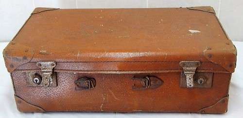 A VINTAGE VULCANESS FIBER SUITCASE