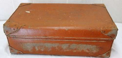 A VINTAGE VULCANESS FIBER SUITCASE