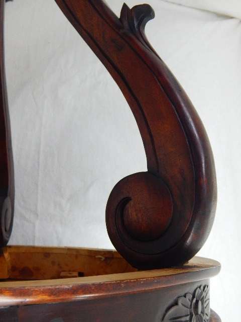 A BEAUTIFUL ROUND SIDE TABLE