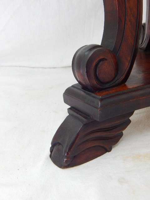 A BEAUTIFUL ROUND SIDE TABLE