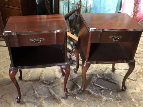 PAIR OF BEDSIDE CABINETS IN IMBUYA (PRICE FOR PAIR)
