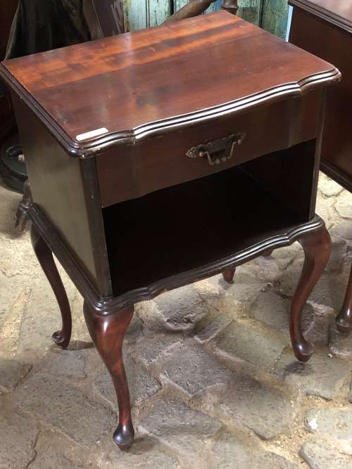 PAIR OF BEDSIDE CABINETS IN IMBUYA (PRICE FOR PAIR)