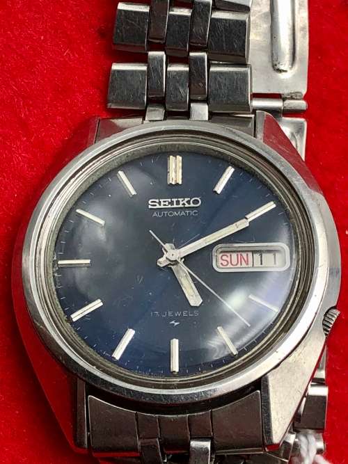 W37) VINTAGE SEIKO AUTOMATIC DAY/DATE GENTS WATCH