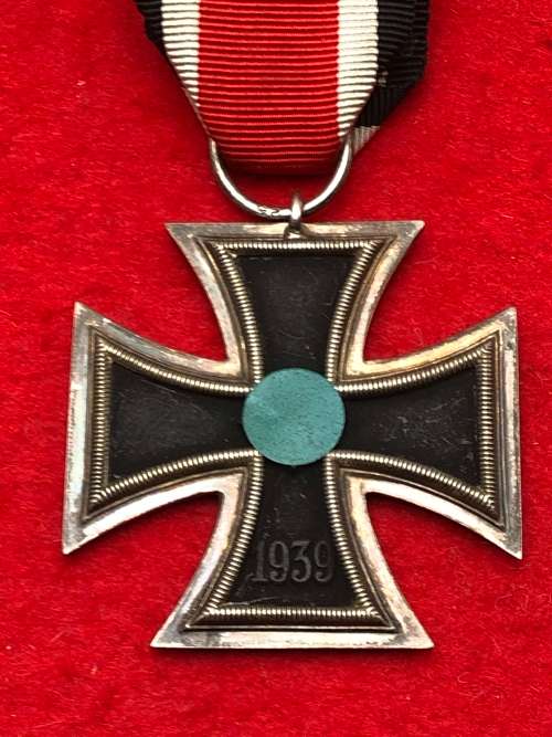 D7) GERMAN WW2 IRON CROSS SECOND CLASS MARKED 25
