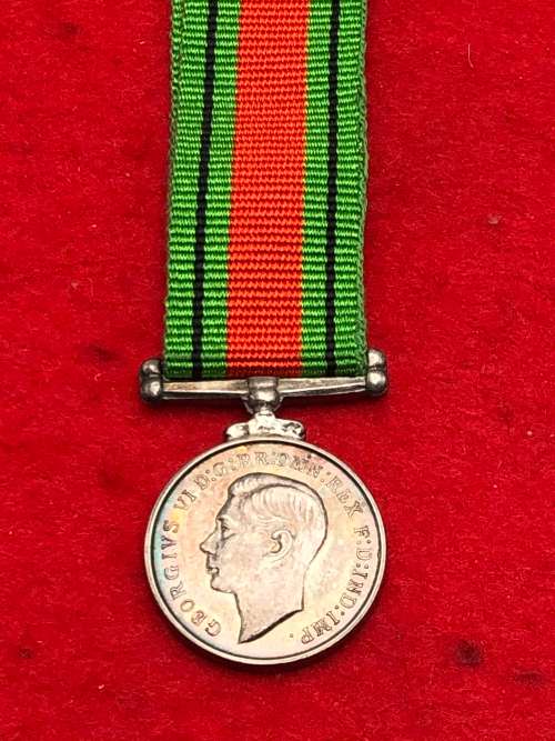 M9) WW2 SILVER DEFENSE MEDAL MINIATURE