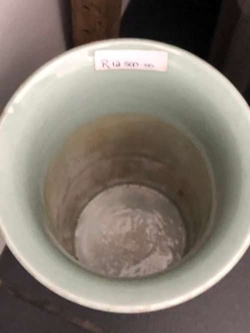 LARGE CHINESE FAMILE VERTE VASE (SIGNED)