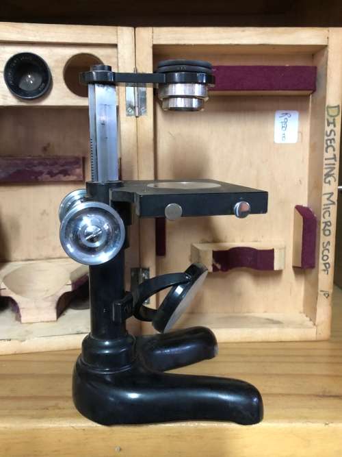 BOXED VINTAGE LEITZ WETZLAR DISSECTING MICROSCOPE