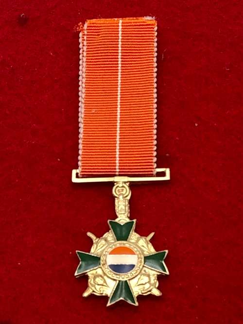 S101) HONORUS CRUX MINIATURE GILDED SILVER MEDAL