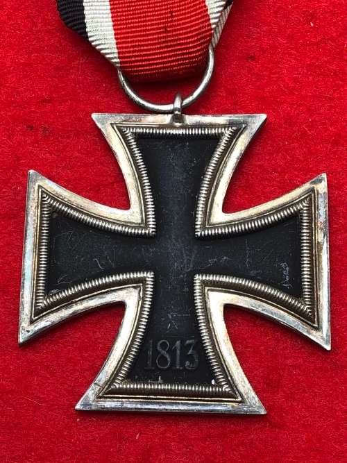 D7) GERMAN WW2 IRON CROSS SECOND CLASS MARKED 25