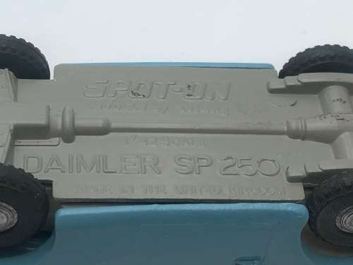 TRIANGLE SPOT-ON DAIMLER SP250