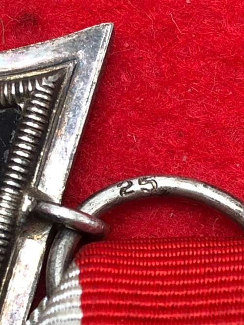 D7) GERMAN WW2 IRON CROSS SECOND CLASS MARKED 25