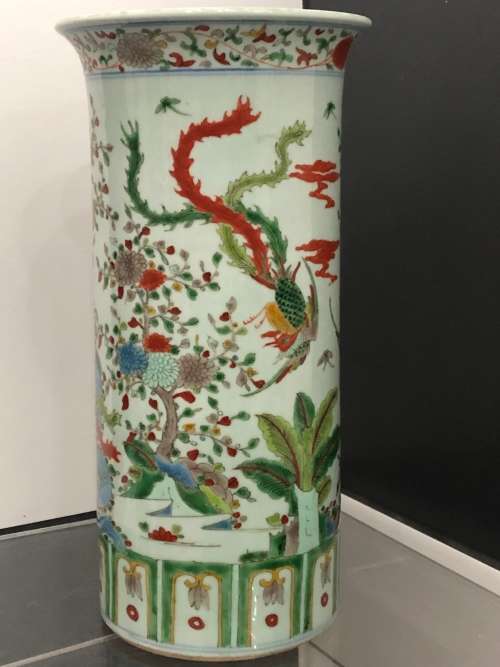 LARGE CHINESE FAMILE VERTE VASE (SIGNED)