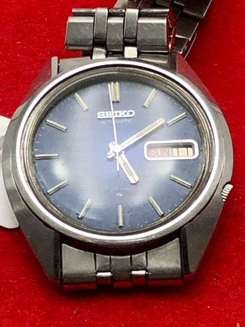 W37) VINTAGE SEIKO AUTOMATIC DAY/DATE GENTS WATCH