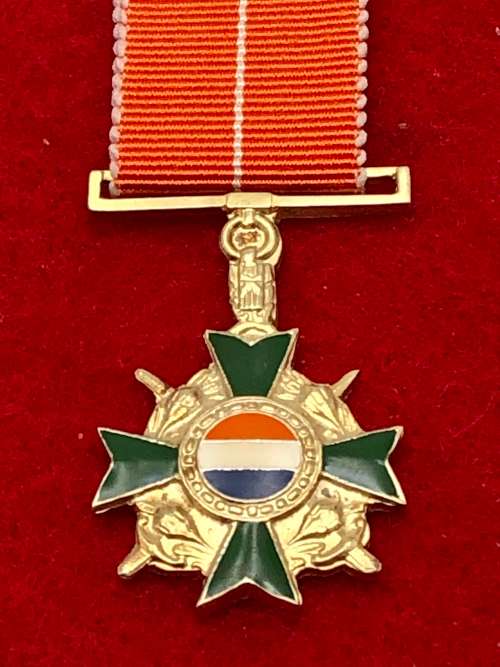 S101) HONORUS CRUX MINIATURE GILDED SILVER MEDAL