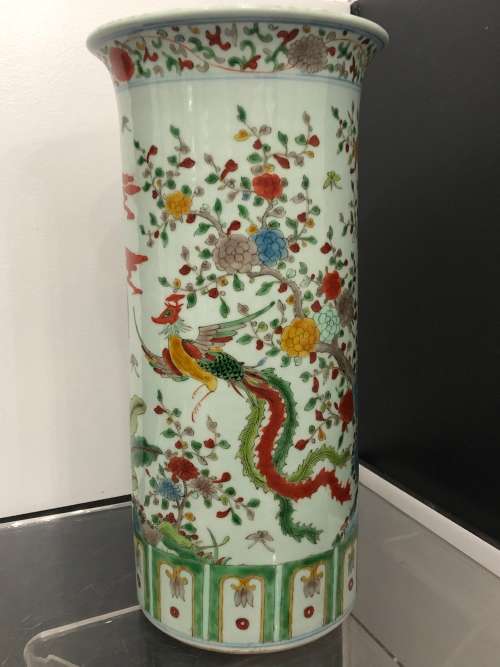 LARGE CHINESE FAMILE VERTE VASE (SIGNED)