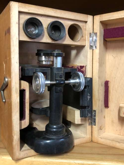 BOXED VINTAGE LEITZ WETZLAR DISSECTING MICROSCOPE