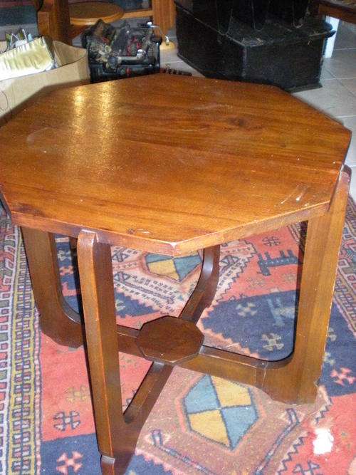 A LOVELY ART DECO COFFEE/SIDE TABLE