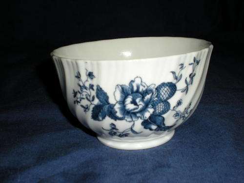 A ROYAL WORCESTER SUGAR BOWL
