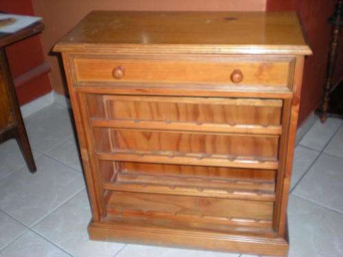 A VERY NICE OREGON WINE RACK, HOLDS 24 BOTTLES