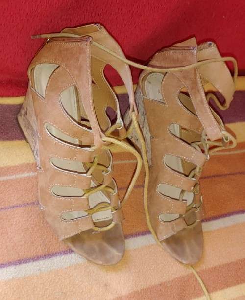 Size 4 ladies shoes for sale (4 pairs)