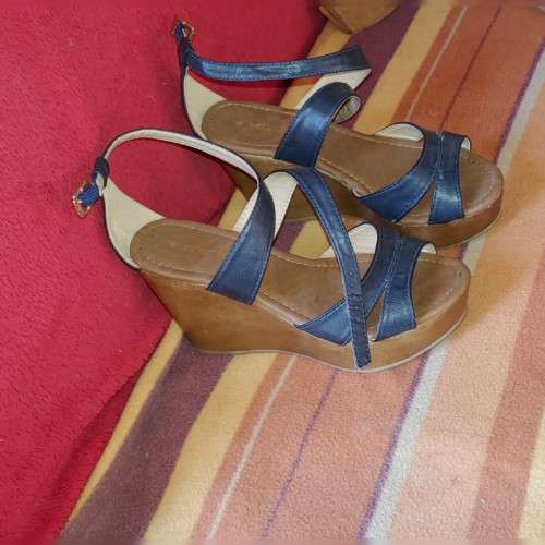 Size 4 ladies shoes for sale (4 pairs)