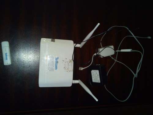 Telkom DSL-G225/TK VDSL2/ADSL2+ Wireless N300 4-port Router + HSPA+ USB Adapter