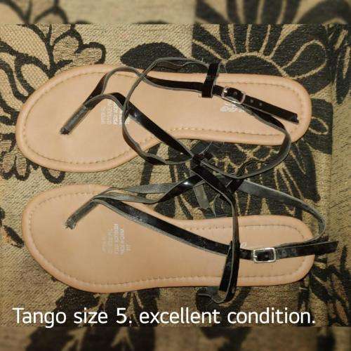 Ladies shoes for sale. 8 pairs