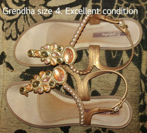 Ladies shoes for sale. 8 pairs