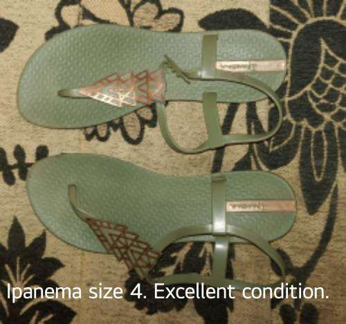 Ladies shoes for sale. 8 pairs