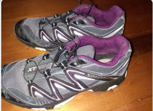 Salomon size 8