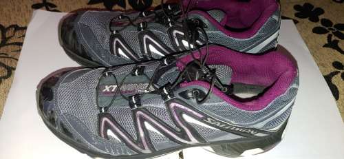 Salomon size 8