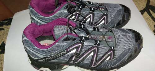 Salomon size 8