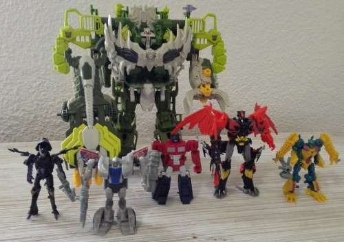 6 Mini Transformers Beast Hunters figures & Large Battle Armour.