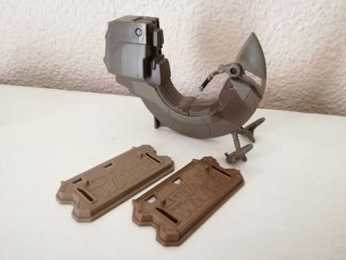 7 x Small Star Wars Figures plus Vehicle