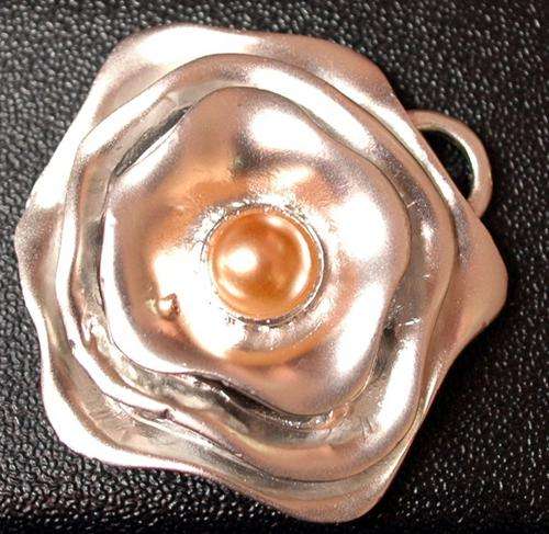 FABULOUS ROSE PENDANT WITH PEARL CENTRE