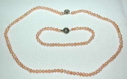**** Exquisite Pink Fresh Water Seed Pearl Necklace and Bracelet Set