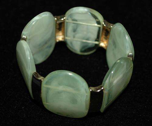 ***STUNNING LIGHT GREEN MURKY BRACELET