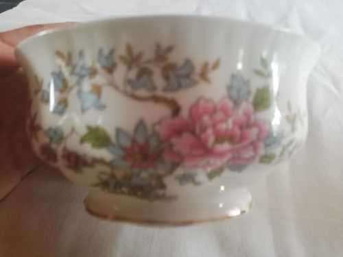 A Royal Standard Fine Bone China England - Milk Jug and Sugar Bowl - Mandarin