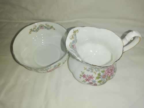 A Royal Standard Fine Bone China England - Milk Jug and Sugar Bowl - Mandarin