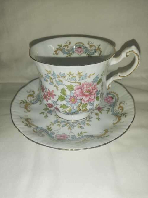 X4 Tea Cup and Saucer - Royal Standard Fine Bone China Engalnd - Mandarin