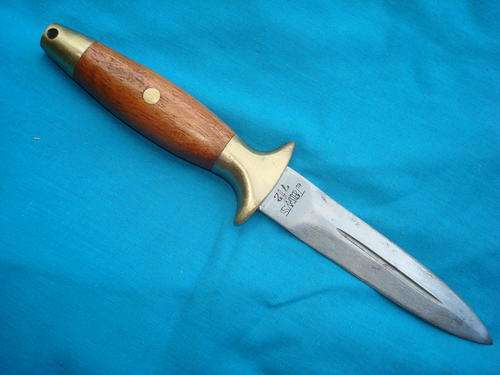 A Refurbished Vintage "Jaws" 712 Dagger Knife