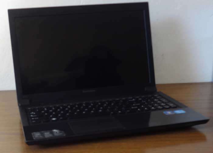 [SALE] LENOVO B570e, i3 2ND GEN, 320GB HD, 4GB RAM, 15.6 INCH , WIN 10 HOME, DVD RW, ETC