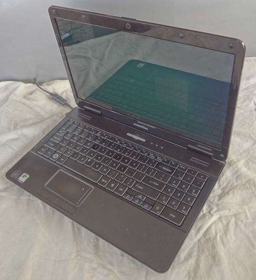 [BARGAIN] ACER eMACHINE, 15.6INCH, 150GB HD, 1.5GB RAM, WIN 10 PRO, WEBCAM, WIFI, ETC