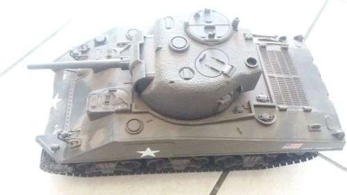 bravo team 1:18 scale sherman tank moving tracks and opening hatches AND moving turret