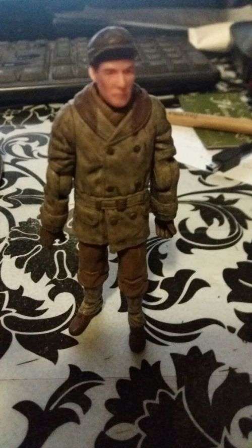 bravo team 1:18 scale sherman tank moving tracks and opening hatches AND moving turret