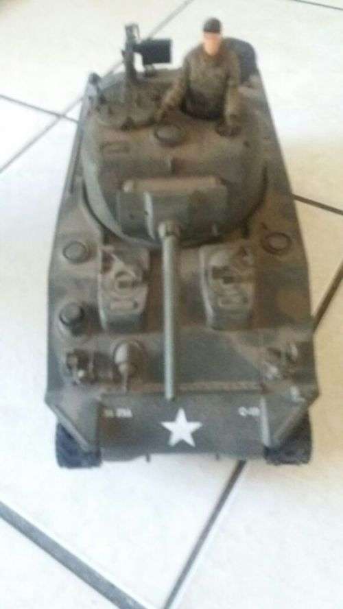 bravo team 1:18 scale sherman tank moving tracks and opening hatches AND moving turret
