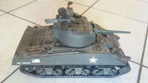 bravo team 1:18 scale sherman tank moving tracks and opening hatches AND moving turret