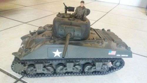 bravo team 1:18 scale sherman tank moving tracks and opening hatches AND moving turret
